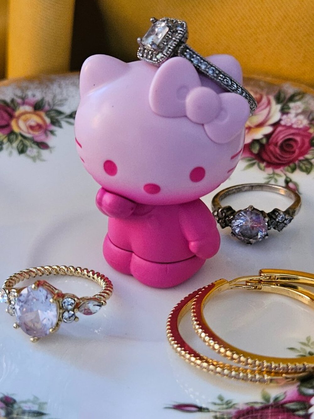 Hello Kitty Ring Holder